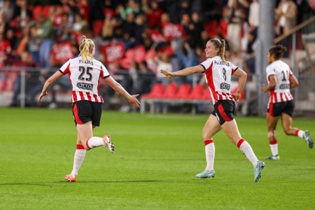 Eindhoven, Netherlands, September 17th 2025: Emma Frijns (25 PSV Eindhoven) celebrates after scoring her teams second goal with Sisca Folkertsma (8 PSV Eindhoven) during the UEFA Womens Europa Cup 2025 26 First Qualifying Round game between PSV Eindhoven and Rosenborg BK at De Herdgang in Eindhoven, the Netherlands. (Leiting Gao SPP) Copyright: xLeitingxGaox xSPPx Sportspressphoto_SPR27490