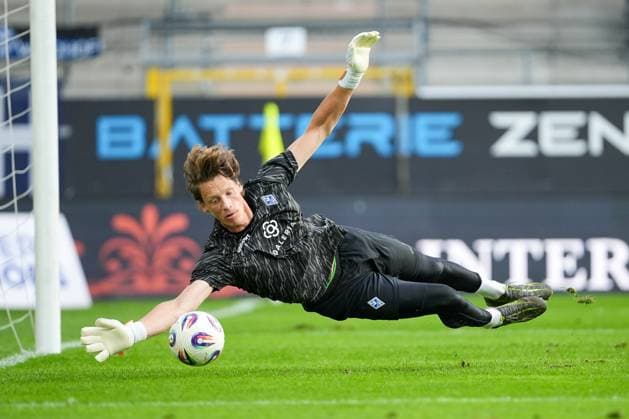 Soccer 3 Liga, Matchday 6, SV Waldhof Mannheim VfB Stuttgart II on 17 09 2025 in Mannheium Carl Benz Stadion , Germany, Season 2025 2026 DFL REGULATIONS PROHIBIT ANY USE OF PHOTOGRAPHS AS IMAGE SEQUENCES AND OR QUASI VIDEO In Focus Thijmen Nijhuis 1, SVWM Mannheium Carl Benz Stadion Germany Copyright: xChristophxKinzingerx