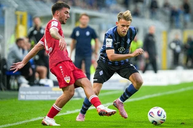 Soccer 3 Liga, Matchday 6, SV Waldhof Mannheim VfB Stuttgart II on 17 09 2025 in Mannheium Carl Benz Stadion , Germany, Season 2025 2026 DFL REGULATIONS PROHIBIT ANY USE OF PHOTOGRAPHS AS IMAGE SEQUENCES AND OR QUASI VIDEO With ball Samuele Di Benedetto 8, VFBII in duel with Nicklas Shipnoski 07, SVWM Mannheium Carl Benz Stadion Germany Copyright: xChristophxKinzingerx