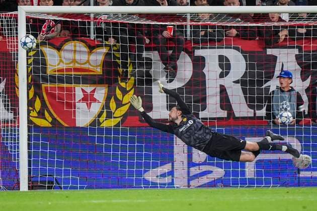 Champions League Slavia Prague Bodo Glimt Prague, Czech Republic 20250917 A shot hits the post for Bodo Glimt s goalkeeper Nikita Haikin during the Champions League match between Slavia Prague and Bodo Glimt at Fortuna Arena in Prague Photo Terje Pedersen NTB Praha Czech Republic EDITORIAL USE ONLY RESTRICTED USE FOR BETTING COMPANIES  Copyright: xTerjexPedersenx xNTBx