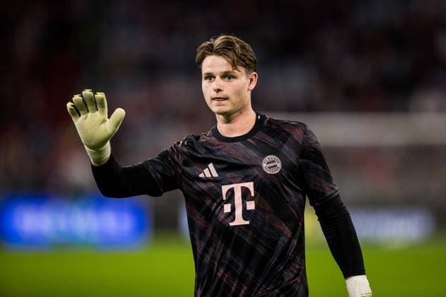 UEFA Champions League, FC Bayern München FC Chelsea 17 09 2025 Jonas Urbig FC Bayern München, 40 in the warm-up UEFA Champions League, FC Bayern München FC Chelsea München, Allianz Arena on 17 09 2025 Copyright: xBEAUTIFULxSPORTS Wunderlx