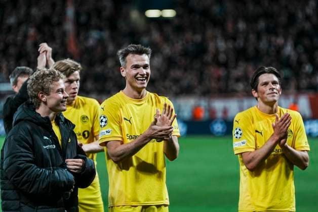Champions League Slavia Prague Bodo Glimt Prague, Czech Republic 20250917 Bodo Glimt players celebrate the 2 2 result after the Champions League match between Slavia Prague and Bodo Glimt at Fortuna Arena in Prague Photo Terje Pedersen NTB Praha Czech Republic EDITORIAL USE ONLY RESTRICTED USE FOR BETTING COMPANIES  Copyright: xTerjexPedersenx xNTBx