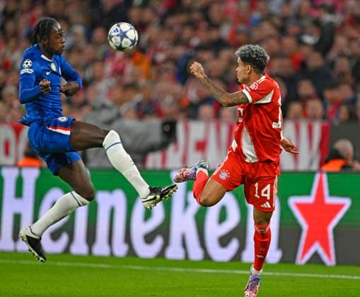 17 09 2025, Football UEFA Championsleague 2025 2026 1 Matchday, FC Bayern Munich FC Chelsea, in the Allianz Arena Munich Luis Diaz FC Bayern Munich prevails, DFL and DFB regulations prohibit any use of photographs as image sequences and or quasi video