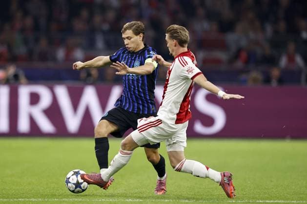 AMSTERDAM - (l-r) Nicolo Barella of FC Internazionale Milano, Kenneth Taylor of Ajax during the UEFA Champions League match between AFC Ajax and FC Internazionale Milano at the Johan Cruijff ArenA on September 17, 2025 in Amsterdam, Netherlands. ANP Hollandse Hoogte Maurice van Steen UEFA Champions League 2025 26 xVIxANPxSportx xMauricexvanxSteenxIVx 536647628 originalFilename: 536647628.jpg