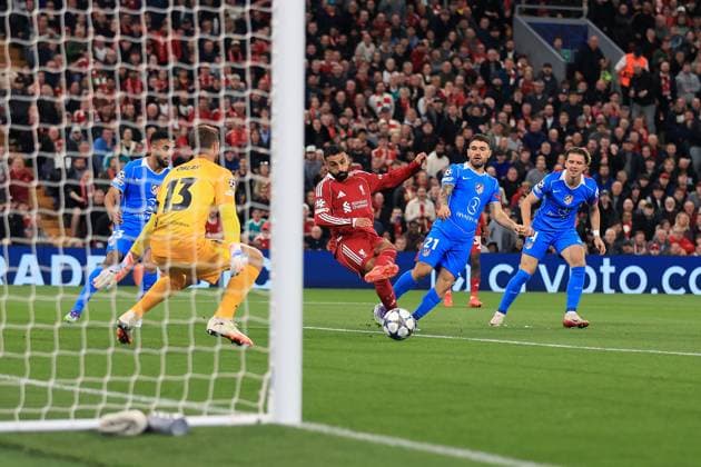 Fußball UEFA-Champions-League-Phase Liverpool gegen Atletico Madrid 17. September 2025 UEFA-Champions-League-Phase Liverpool gegen Atletico Madrid Mohamed Salah von Liverpool erzielt sein zweites Tor Foto Simon Stacpoole Abseits Liverpool UK  Copyright: xSimonxStacpoolexOffside