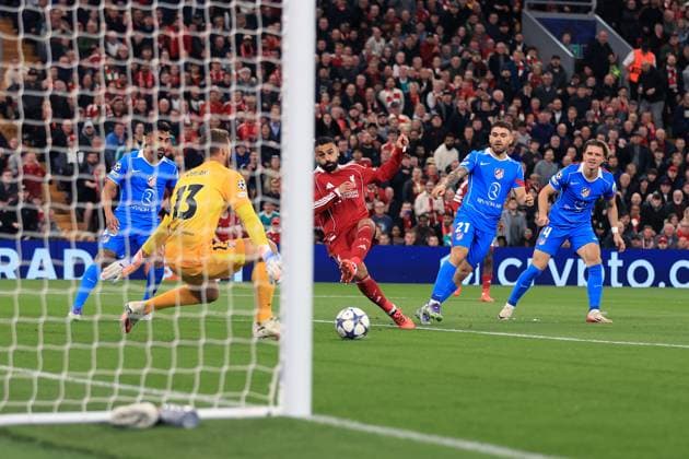 Fußball UEFA-Champions-League-Phase Liverpool gegen Atletico Madrid 17. September 2025 UEFA-Champions-League-Phase Liverpool gegen Atletico Madrid Mohamed Salah von Liverpool erzielt sein zweites Tor Foto Simon Stacpoole Abseits Liverpool UK  Copyright: xSimonxStacpoolexOffside