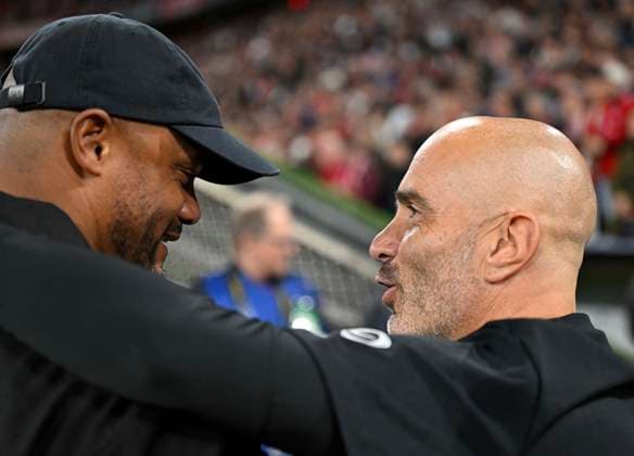 17 09 2025, Football UEFA Championsleague 2025 2026 1 Matchday, FC Bayern Munich FC Chelsea, in the Allianz Arena Munich f l Coach Vincent Kompany FC Bayern Munich and Coach Enzo Maresca FC Chelsea DFL and DFB regulations prohibit any use of photographs as image sequences and or quasi video