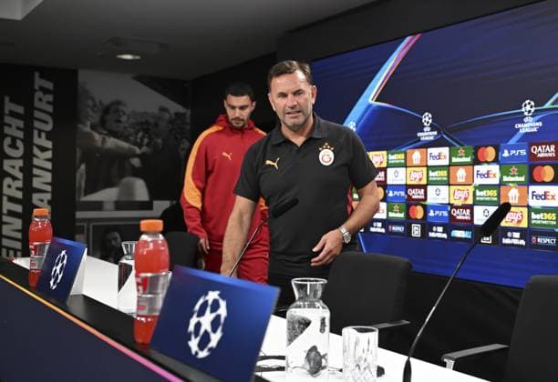 Ahead of UEFA Champions League: Eintracht Frankfurt v Galatasaray FRANKFURT, GERMANY - SEPTEMBER 17: Head coach Okan Buruk of Galatasaray (front) and his player Kaan Ayhan (L) arrive to hold a press conference, PK, Pressekonferenz at Deutsche Bank Park in Frankfurt, Germany on September 17, 2025, ahead of UEFA Champions League football match between Eintracht Frankfurt and Galatasaray. Halil Sagirkaya Anadolu Frankfurt Germany. Editorial use only. Please get in touch for any other usage.  Copyright: x2025xAnadoluxHalilxSagirkayax