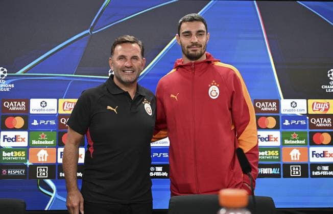 Ahead of UEFA Champions League: Eintracht Frankfurt v Galatasaray FRANKFURT, GERMANY - SEPTEMBER 17: Head coach Okan Buruk of Galatasaray (L) and his player Kaan Ayhan (R) pose for a photo as they arrive to hold a press conference, PK, Pressekonferenz at Deutsche Bank Park in Frankfurt, Germany on September 17, 2025, ahead of UEFA Champions League football match between Eintracht Frankfurt and Galatasaray. Halil Sagirkaya Anadolu Frankfurt Germany. Editorial use only. Please get in touch for any other usage.  Copyright: x2025xAnadoluxHalilxSagirkayax