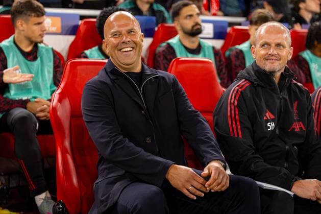 Football - UEFA Champions League - League Phase - Liverpool FC v Atletico Madrid LIVERPOOL, ENGLAND - Wednesday, September 17, 2025: Liverpool s head coach Arne Slot and assistant head coach Sipke Hulshoff before the UEFA Champions League match between Liverpool FC and Atletico Madrid FC at Anfield. (Photo by David Rawcliffe Propaganda) LIVERPOOL Anfield MERSEYSIDE ENGLAND  Copyright: xDavidxRawcliffex P2025-09-17-Liverpool_Atletico-21