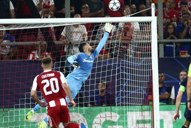 UEFA Champions League - Olympiacos FC vs Pafos FC - Olympiacos goalkeeper Alexandros Paschalakis in action during the UEFA Champions League Phase matchday 1 soccer match between Olympiacos FC and Pafos FC in Stadium Georgios Karaiskakis in Piraeus, Greece, 17 September 2025.. IMAGO ONE INCH PRODUCTIONS PIRAEUS Greece Copyright: xONExINCHxPRODUCTIONSx 6659554