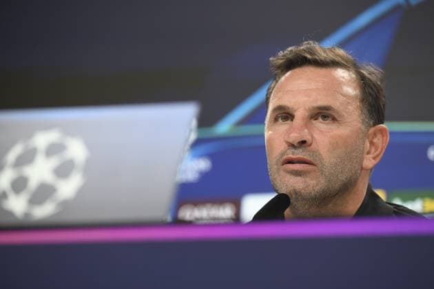 Ahead of UEFA Champions League: Eintracht Frankfurt v Galatasaray FRANKFURT, GERMANY - SEPTEMBER 17: Head coach Okan Buruk of Galatasaray makes a speech as he holds a press conference, PK, Pressekonferenz with his player Kaan Ayhan (not seen) at Deutsche Bank Park in Frankfurt, Germany on September 17, 2025, ahead of UEFA Champions League football match between Eintracht Frankfurt and Galatasaray. Halil Sagirkaya Anadolu Frankfurt Germany. Editorial use only. Please get in touch for any other usage.  Copyright: x2025xAnadoluxHalilxSagirkayax