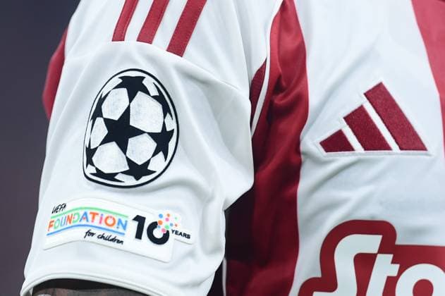 UEFA Champions League - Olympiacos FC vs Pafos FC - The emblem of CL on Olympiacos jersey during the UEFA Champions League Phase matchday 1 soccer match between Olympiacos FC and Pafos FC in Stadium Georgios Karaiskakis in Piraeus, Greece, 17 September 2025.. IMAGO ONE INCH PRODUCTIONS PIRAEUS Greece Copyright: xONExINCHxPRODUCTIONSx 6659529