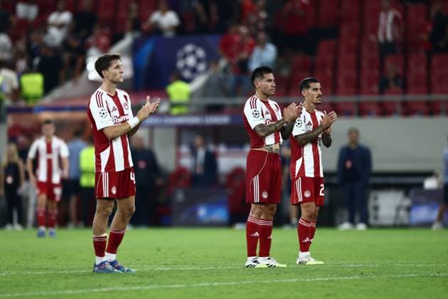 UEFA Champions League - Olympiacos FC vs Pafos FC - Olympiacos players react during the UEFA Champions League Phase matchday 1 soccer match between Olympiacos FC and Pafos FC in Stadium Georgios Karaiskakis in Piraeus, Greece, 17 September 2025.. IMAGO ONE INCH PRODUCTIONS PIRAEUS Greece Copyright: xONExINCHxPRODUCTIONSx 6659651