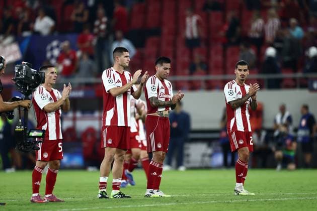UEFA Champions League - Olympiacos FC vs Pafos FC - Olympiacos players react during the UEFA Champions League Phase matchday 1 soccer match between Olympiacos FC and Pafos FC in Stadium Georgios Karaiskakis in Piraeus, Greece, 17 September 2025.. IMAGO ONE INCH PRODUCTIONS PIRAEUS Greece Copyright: xONExINCHxPRODUCTIONSx 6659652