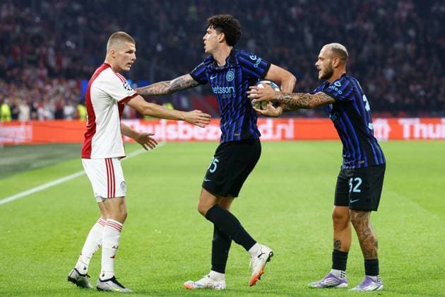 AMSTERDAM , 17-09-2025 , JohanCruyff Arena , season 2025 2026 , UEFA Champions League football , League phase Matchday 1 , match between Ajax and Inter Milan , picture shows Ajax player Anton Gaaei , Inter player Alessandro Bastoni, Inter player Frederico Dimarco Ajax - Inter  x31066386x Copyright: