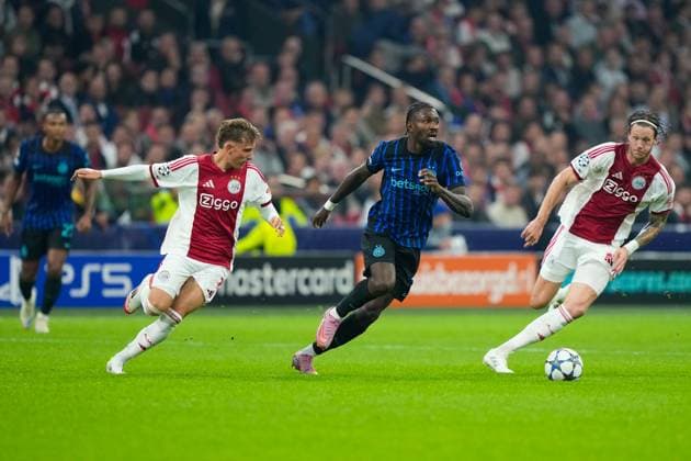 AMSTERDAM, 23-08-2025, Johan Cruijff ArenA ,season 2025 2026 , UEFA Champions League football , league phase, .Match between Ajax and Inter Milan , Picture shows Ajax player Mika Godts, Inter player Marcus Thuram, Ajax player Wout Weghorst Ajax - Inter  x31066392x Copyright: