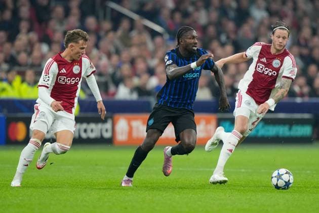 AMSTERDAM, 23-08-2025, Johan Cruijff ArenA ,season 2025 2026 , UEFA Champions League football , league phase, .Match between Ajax and Inter Milan , Picture shows Ajax player Mika Godts, Inter player Marcus Thuram, Ajax player Wout Weghorst Ajax - Inter  x31066393x Copyright:
