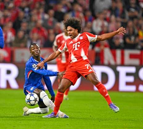 17 09 2025, Football UEFA Championsleague 2025 2026 Matchday 1, FC Bayern Munich FC Chelsea, at Allianz Arena Munich v l Moises Caicedo FC Chelsea v Serge Gnabry FC Bayern Munich DFL and DFB regulations prohibit any use of photographs as image sequences and or quasi video