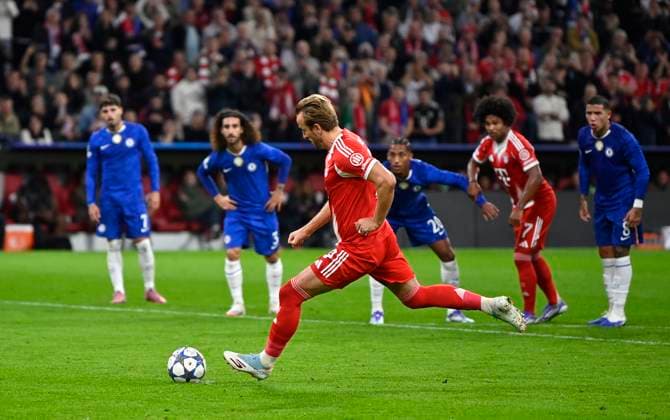 GOAL for 2 0 Harry Kane FC Bayern Muenchen FCB 09 Goal Kick Action Goal Chance Penalty, Penalty Kick FC Bayern Muenchen FCB vs Chelsea FC Matchday 01 17 09 2025 DFL REGULATIONS PROHIBIT ANY USE OF PHOTOGRAPHS AS IMAGE SEQUENCES AND OR QUASI VIDEO FC Bayern Muenchen FCB vs Cheelsea FC