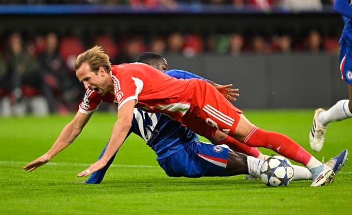 17 09 2025, Football UEFA Championsleague 2025 2026 Matchday 1, FC Bayern Munich FC Chelsea, at Allianz Arena Munich v l Moises Caicedo FC Chelsea v Harry Kane FC Bayern Munich DFL and DFB regulations prohibit any use of photographs as image sequences and or quasi video