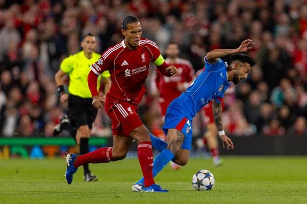 Football - UEFA Champions League - League Phase - Liverpool FC v Atletico Madrid LIVERPOOL, ENGLAND - Wednesday, September 17, 2025: Liverpool s captain Virgil van Dijk and Atletico Madrid s Nico Gonzalez during the UEFA Champions League match between Liverpool FC and Atletico Madrid FC at Anfield. (Photo by David Rawcliffe Propaganda) LIVERPOOL Anfield MERSEYSIDE ENGLAND  Copyright: xDavidxRawcliffex P2025-09-17-Liverpool_Atletico-29