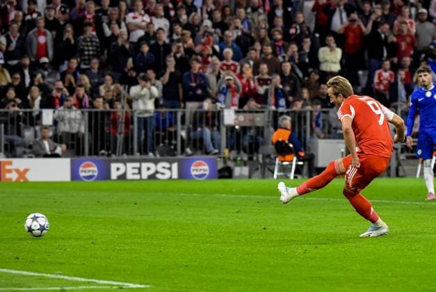 17 09 2025, xemx, Football UEFA Champions League, FC Bayern Muenchen Chelsea London v l Harry Kane FC Bayern Muenchen Goal scored, erziehlt das Tor zum 2 0 DFL DFB REGULATIONS PROHIBIT ANY USE OF PHOTOGRAPHS as IMAGE SEQUENCES and or QUASI VIDEO Muenchen