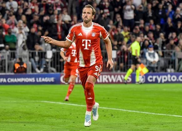 17 09 2025, xemx, Football UEFA Champions League, FC Bayern Muenchen Chelsea London v l Harry Kane FC Bayern Muenchen Jubel, Torjubel, celebrate the goal, jubiliert über das Tor zum 2 0 DFL DFB REGULATIONS PROHIBIT ANY USE OF PHOTOGRAPHS as IMAGE SEQUENCES and or QUASI VIDEO Muenchen