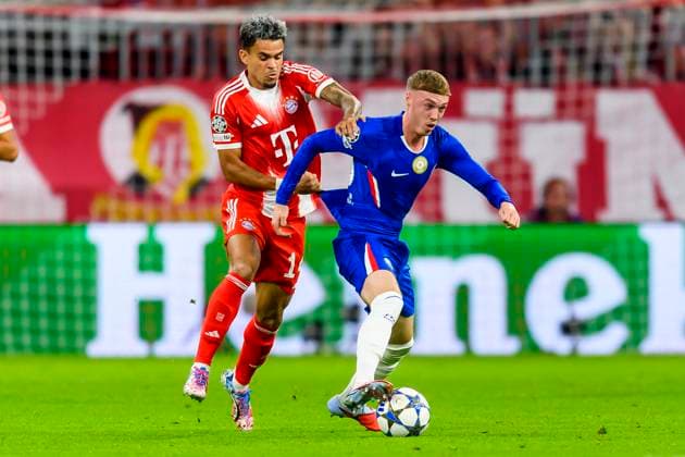 GER, UEFA CL, FC Bayern Muenchen GER vs FC Chelsea GBR 17 09 2025, Allianz Arena, Muenchen, GER, UEFA CL, FC Bayern Muenchen GER vs FC Chelsea GBR , UEFA regulations prohibit any use of photographs as image sequences and or quasi video, in the picture Luis Daz FCB 14 in a duel against Christopher Nkunku CFC 10 nordphotoxGmbHx xStraubmeier nph00004
