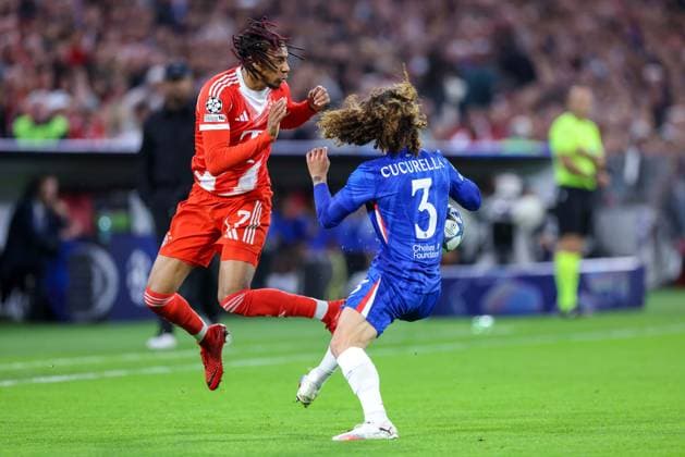 Soccer Champions League 1 Matchday FC Bayern Munich FC Chelsea on 17 09 2025 at the Allianz Arena in Munich Michael Olise Munich , left Marc Cucurella Chelsea , right xMSx
