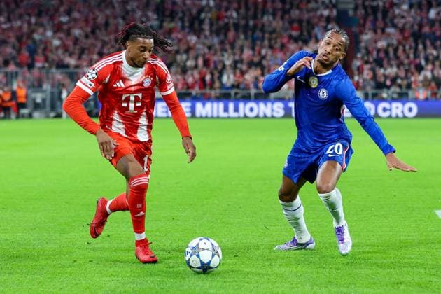 Soccer Champions League 1 Matchday FC Bayern Munich FC Chelsea on 17 09 2025 at the Allianz Arena in Munich Michael Olise Munich , left Joao Pedro Chelsea , right xMSx