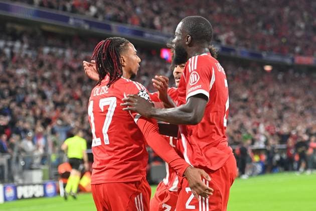 Goal celebration Michael OLISE Bayern Muenchen ,Dayot UPAMECANO Bayern Muenchen after goal to 1 0, Cheering,Joy,Enthusiasm, Soccer Champions League,Season 2025 26 ,1 Matchday FC Bayern Muenchen FC Chelsea on 17 09 2025 A L L I A N Z A R E N A
