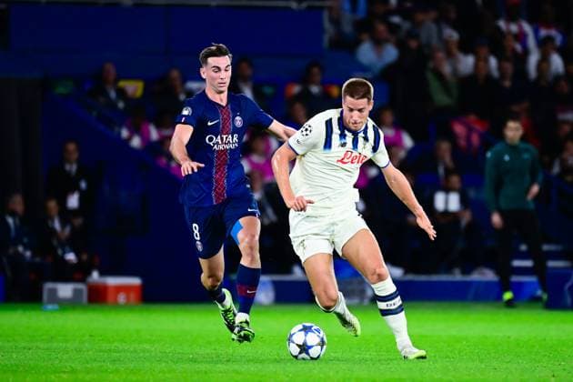 FOOTBALL : PSG vs Atalanta - Ligue des Champions - 17 09 2025 Fabian Ruiz ( 8 - PSG ) a@Mario Pasalic ( 8 - Atalanta ) during the UEFA Champions League match between Paris Saint Germain and Atalanta BC at Parc Des Princes on September 17 , 2025 in Paris, France. ( Photo by Federico Pestellini PsnewZ ) - ParisFrance  Copyright: xFedericoxPestellinix