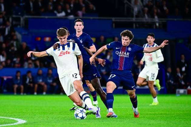 FOOTBALL : PSG vs Atalanta - Ligue des Champions - 17 09 2025 Herve Koffi ( 12 - Atalanta ) and Joao Pedro Goncalves Neves ( 87 - PSG ) during the UEFA Champions League match between Paris Saint Germain and Atalanta BC at Parc Des Princes on September 17 , 2025 in Paris, France. ( Photo by Federico Pestellini PsnewZ ) - ParisFrance  Copyright: xFedericoxPestellinix