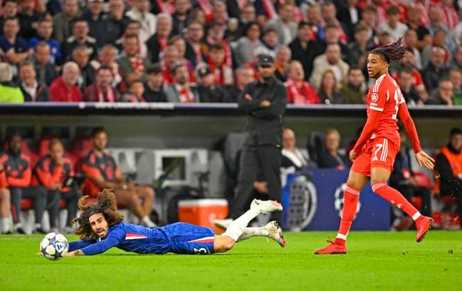 17 09 2025, Football UEFA Championsleague 2025 2026 1 Matchday, FC Bayern Munich FC Chelsea, in the Allianz Arena Munich Marc Cucurella FC Chelsea on the ground Michael Olise FC Bayern Munich DFL and DFB regulations prohibit any use of photographs as image sequences and or quasi video