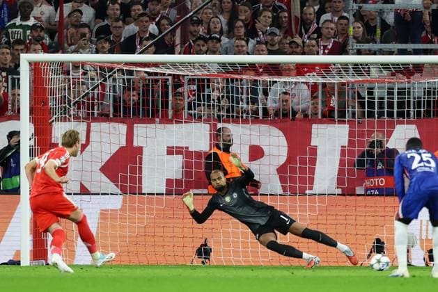 Harry Kane of Bayern Munich scores from a penalty kick Bayern Munich v Chelsea, UEFA Champions League, Group Stage, Football, Allianz Arena, Munich, Germany - 17 Sep 2025Munich Allianz Arena Germany EDITORIAL USE ONLY No use with unauthorised audio, video, data, fixture lists, club league logos or live services. Online in-match use limited to 120 images, no video emulation. No use in betting, games or single club league player publications. Copyright: xChristianxKolbert Shutterstockx 15481350aq