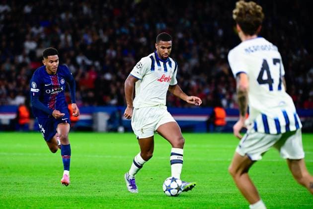 FOOTBALL : PSG vs Atalanta - Ligue des Champions - 17 09 2025 Isak Hien ( 4 - Atalanta ) during the UEFA Champions League match between Paris Saint Germain and Atalanta BC at Parc Des Princes on September 17 , 2025 in Paris, France. ( Photo by Federico Pestellini PsnewZ ) - ParisFrance  Copyright: xFedericoxPestellinix