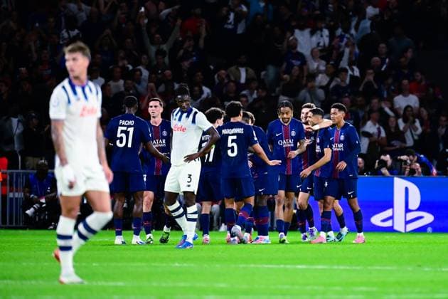 FOOTBALL : PSG vs Atalanta - Ligue des Champions - 17 09 2025 Khvicha Kvaratskhelia ( 7 - PSG ) celebrates with teammates during the UEFA Champions League match between Paris Saint Germain and Atalanta BC at Parc Des Princes on September 17 , 2025 in Paris, France. ( Photo by Federico Pestellini PsnewZ ) - ParisFrance  Copyright: xFedericoxPestellinix