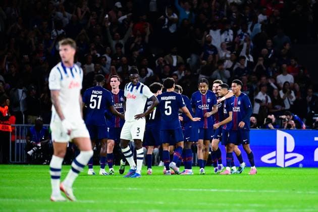 FOOTBALL : PSG vs Atalanta - Ligue des Champions - 17 09 2025 Khvicha Kvaratskhelia ( 7 - PSG ) celebrates with teammates during the UEFA Champions League match between Paris Saint Germain and Atalanta BC at Parc Des Princes on September 17 , 2025 in Paris, France. ( Photo by Federico Pestellini PsnewZ ) - ParisFrance  Copyright: xFedericoxPestellinix