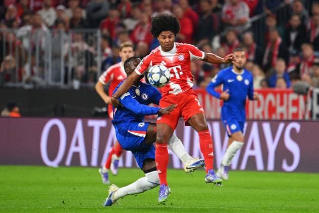 Serge GNABRY FC Bayern Muenchen , action,duel against Moises CAICEDO Chelsea FC Football Champions League,season 2025 26 ,1 matchday FC Bayern Muenchen FC Chelsea on 17 09 2025 A L L I A N Z A R E N A