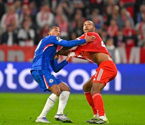 17 09 2025, Football UEFA Championsleague 2025 2026 Matchday 1, FC Bayern Munich FC Chelsea, at Allianz Arena Munich v l Jao Pedro FC Chelsea v Jonathan Tah FC Bayern Munich DFL and DFB regulations prohibit any use of photographs as image sequences and or quasi video