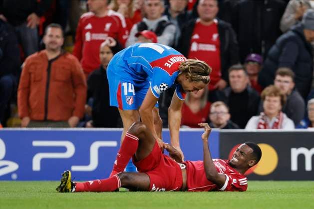 Liverpool FC v Atletico de Madrid - UEFA Champions League 2025 26 League Phase MD1 Alexander Isak of Liverpool is helped up by Marcos Llorente of Atletico Madrid after taking a knock during the UEFA Champions League 2025 26 League Phase MD1 match between Liverpool FC and Atletico de Madrid at Anfield on September 17, 2025 in Liverpool, England. Liverpool Anfield England United Kingdom Copyright: xRichardxSellers Sportsphoto APLx 14135118