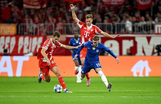 FOOTBALL CHAMPIONS LEAGUE SEASON 2025 2026 Preliminary Round 1 Matchday 17 09 2025 FC Bayern Muenchen FC Chelsea London Josip Stanisic left, FC Bayern Muenchen vs Cole Palmer center, FC Chelsea vs Joshua Kimmich right, FC Bayern Muenchen