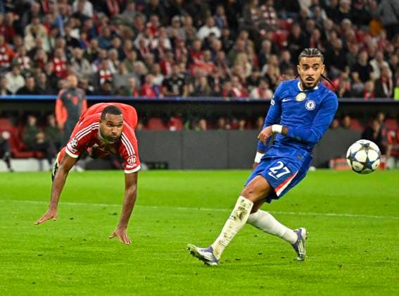 17 09 2025, Football UEFA Championsleague 2025 2026 1 Matchday, FC Bayern Munich FC Chelsea, at Allianz Arena Munich v l Jonathan Tah FC Bayern Munich v Malo Gusto FC Chelsea DFL and DFB regulations prohibit any use of photographs as image sequences and or quasi video