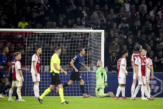 AMSTERDAM - Ajax goalkeeper Vitezslav Jaros after Internazionale s opening goal during the UEFA Champions League match between Ajax and Internazionale at the Johan Cruijff ArenA on September 17, 2025, in Amsterdam, Netherlands. ANP OLAF KRAAK UEFA Champions League 2025 26 xVIxANPxSportx xxANPxIVx 536651648 originalFilename: 536651648.jpg