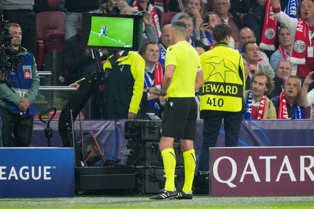 AMSTERDAM, 23-08-2025, Johan Cruijff ArenA ,season 2025 2026 , UEFA Champions League football , league phase, .Match between Ajax and Inter Milan , Picture shows VAR check Ajax - Inter  x31066639x Copyright: