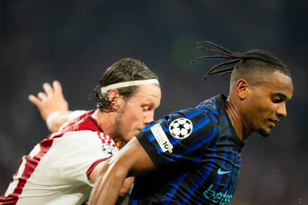 Ajax vs Inter Milan UEFA Champions League MD1 Manuel Akanji of Inter Milan in action against Ajax during the UEFA Champions League match at Johan Cruyff Arena in Amsterdam, Netherlands, on September 17, 2025. (Photo by Taisei Iwamoto) Copyright: xTaiseixIwamotox