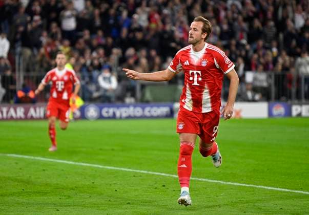 GOAL for 2 0 Harry Kane FC Bayern Munich FCB 09 Penalty, penalty kick Goal celebration FC Bayern Muenchen FCB vs Chelsea FC Matchday 01 17 09 2025 DFL REGULATIONS PROHIBIT ANY USE OF PHOTOGRAPHS AS IMAGE SEQUENCES AND OR QUASI VIDEO FC Bayern Muenchen FCB vs Cheelsea FC