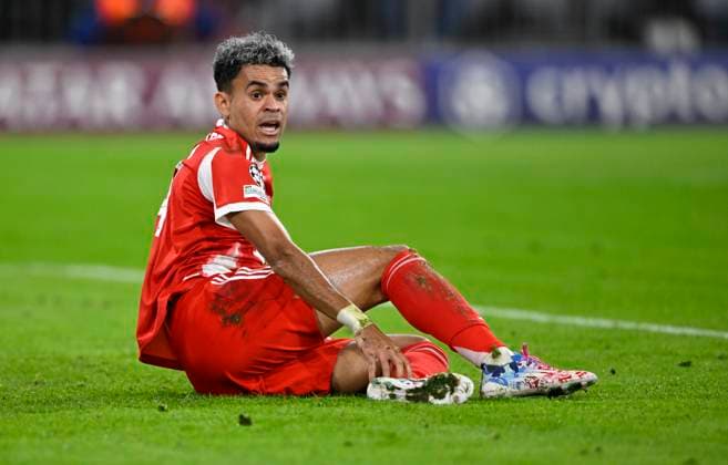 Luis Diaz FC Bayern Muenchen FCB 14 challenges penalty, penalty kick FC Bayern Muenchen FCB vs Chelsea FC Matchday 01 17 09 2025 DFL REGULATIONS PROHIBIT ANY USE OF PHOTOGRAPHS AS IMAGE SEQUENCES AND OR QUASI VIDEO FC Bayern Muenchen FCB vs Cheelsea FC
