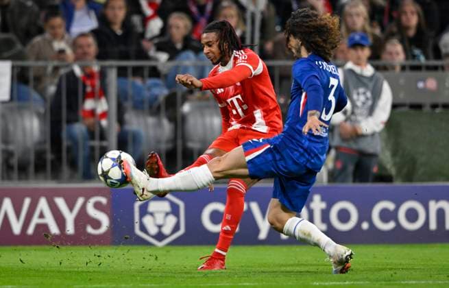 duel, action Michael Olise FC Bayern Muenchen FCB 17 vs Marc Cucurella Chelsea FC The Blues 03 FC Bayern Muenchen FCB vs Chelsea FC Matchday 01 17 09 2025 DFL REGULATIONS PROHIBIT ANY USE OF PHOTOGRAPHS AS IMAGE SEQUENCES AND OR QUASI VIDEO FC Bayern Muenchen FCB vs Cheelsea FC